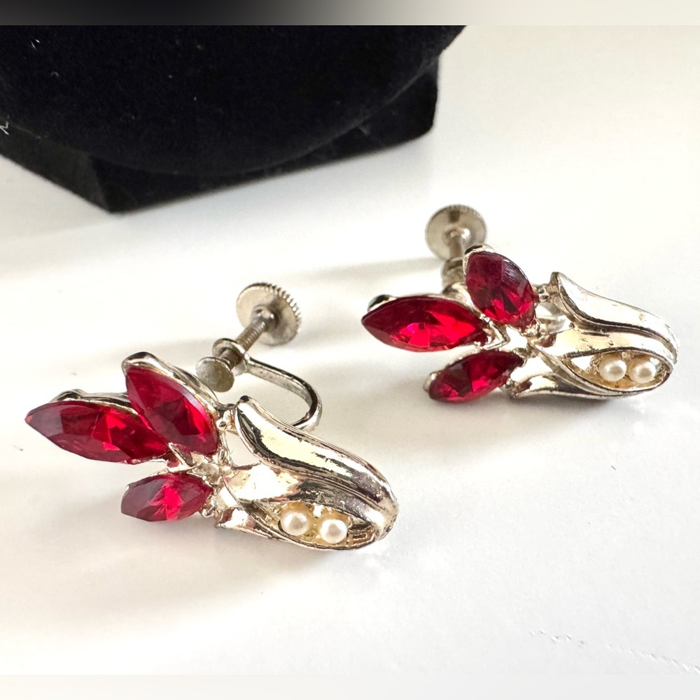 Vintage 1940s Red Rhinestone Floral Screw Back Earrings Silver Tone